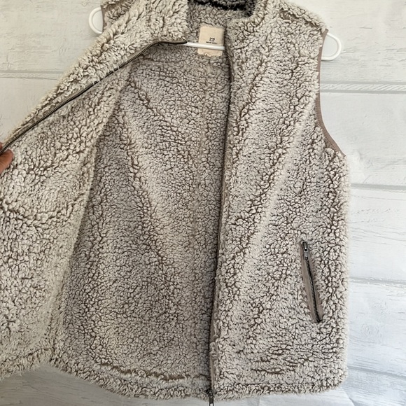 Thread & Supply Off-White Gray Ivory Sherpa Fleece Zip Up Vest Size M - Picture 7 of 13